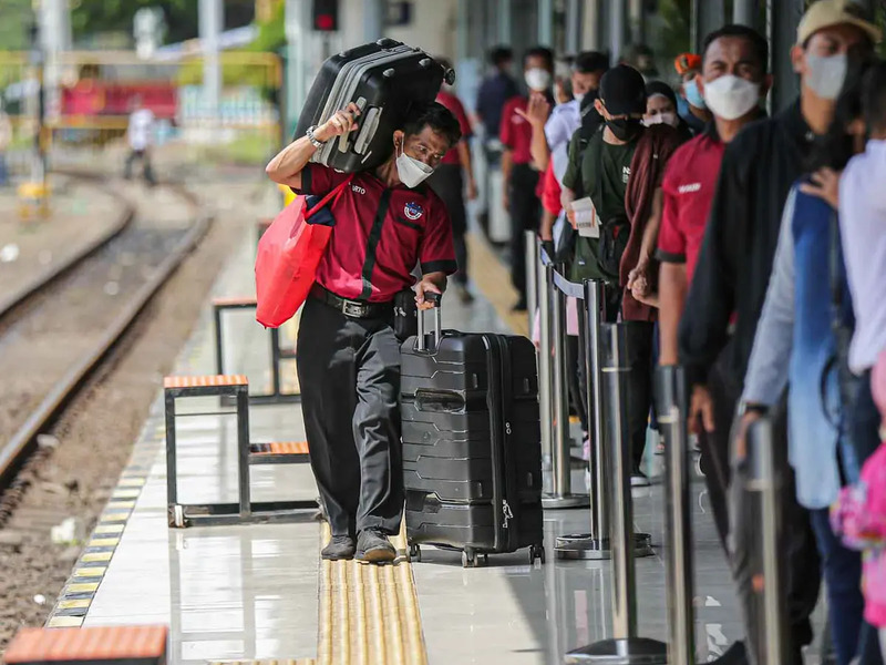 Stasiun KA Pesan Jasa Porter Semakin Mudah dengan Aplikasi